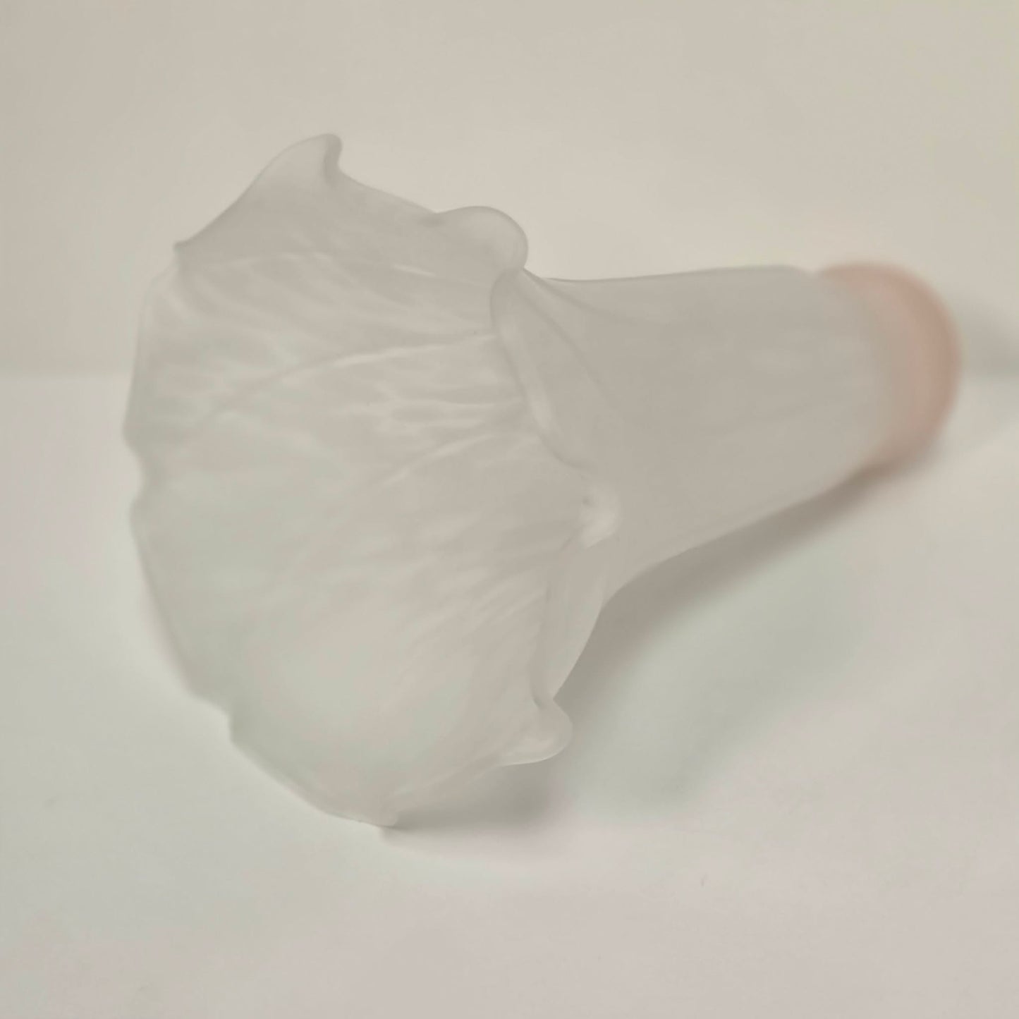 Vintage Tulip-Shaped Mottled White & Pink Glass Lampshade Ruffled Edge 6-Inch Tall
