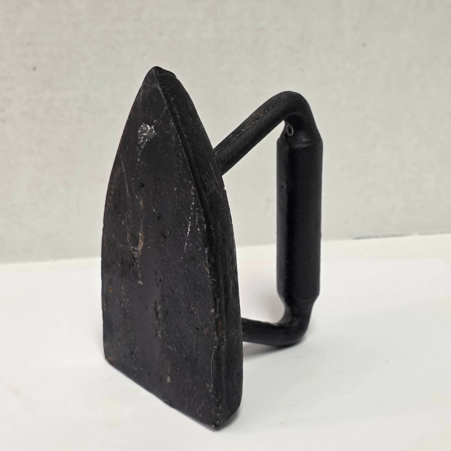 Antique cast iron tailor's sad iron in excellent vintage condition for primitive collections.
