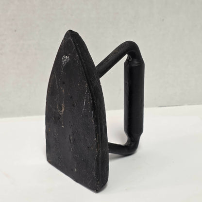 Antique cast iron tailor's sad iron in excellent vintage condition for primitive collections.
