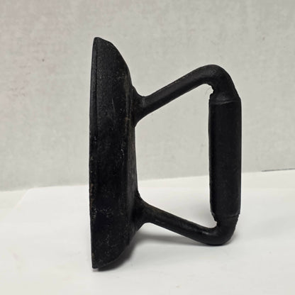 Antique cast iron tailor's sad iron in excellent vintage condition for primitive collections.
