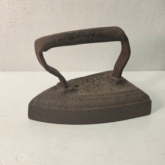 Primitive blacksmith-made clothes iron, early 1800s, authentic patina