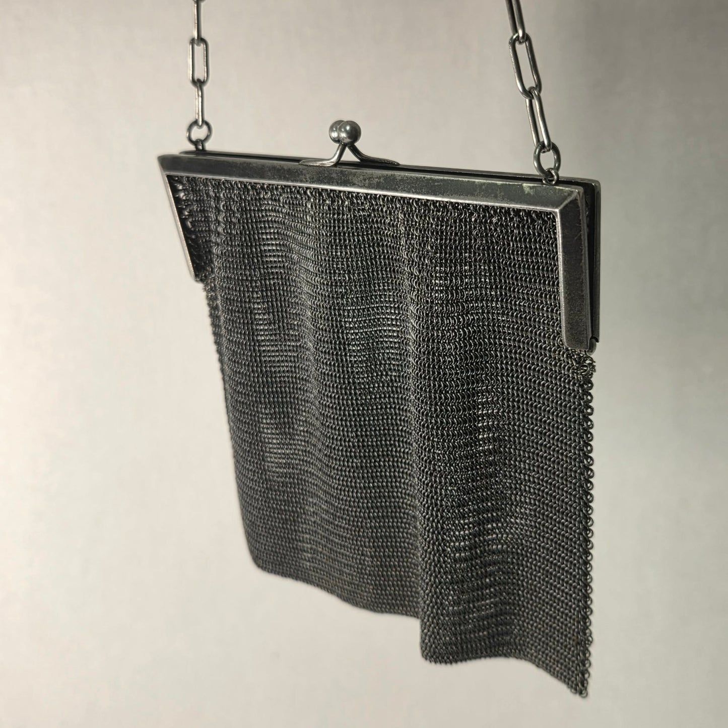 1920s flapper era silver mesh chain purse, 6.5 inch Art Deco evening bag