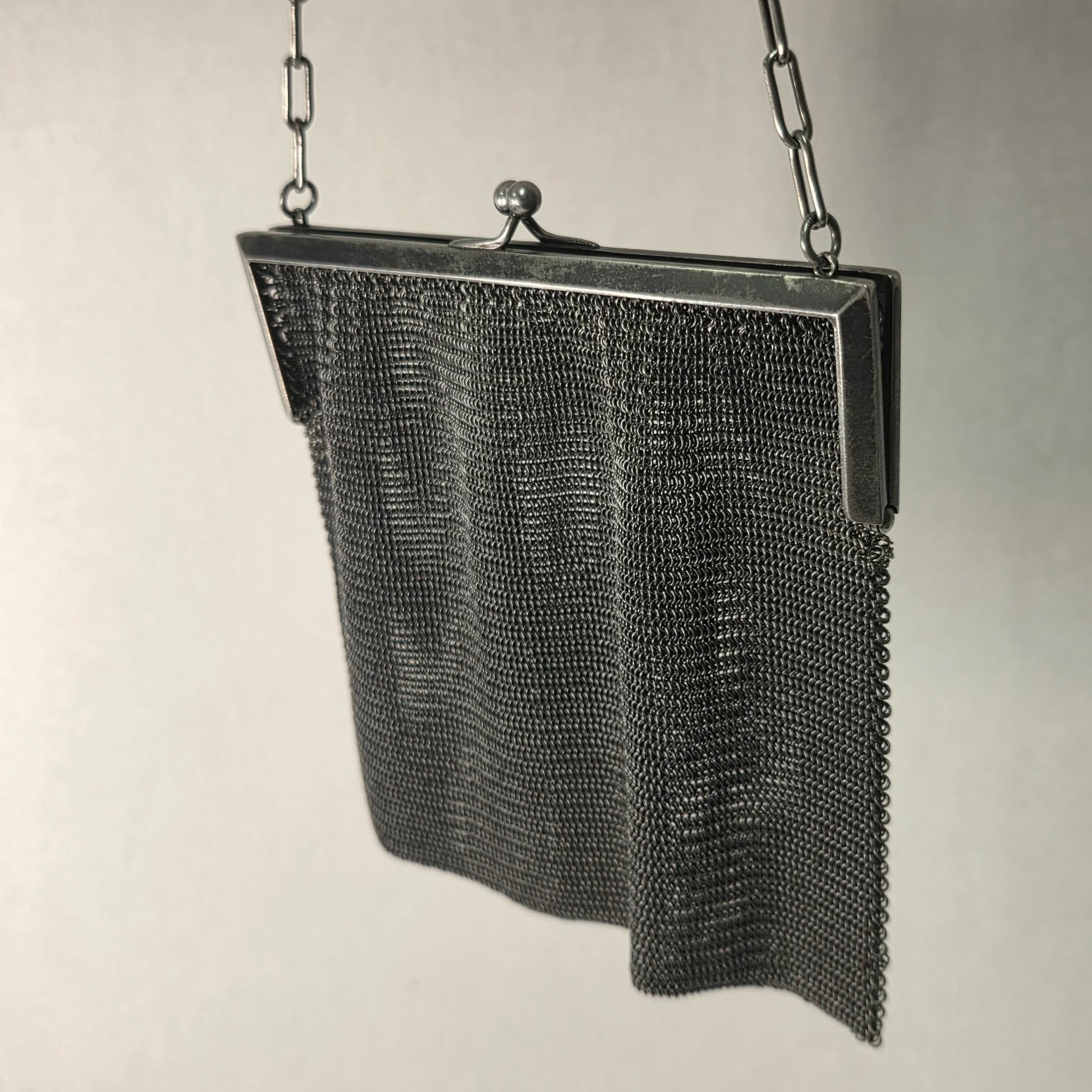 1920s flapper era silver mesh chain purse, 6.5 inch Art Deco evening bag