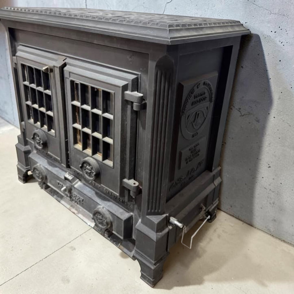 Coalbrookdale Darby cast iron wood and coal stove with glass doors