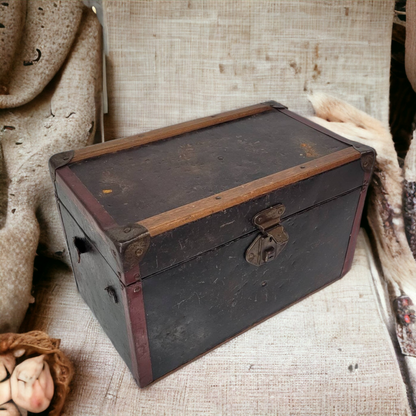Antique Dolls Steamer Luggage Trunk Doll Chest Wainfleet Trading Post
