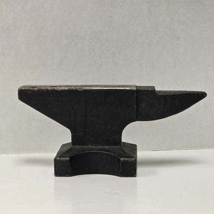 Vintage 22½ pound cast iron anvil with hardy hole and pritchel hole.
