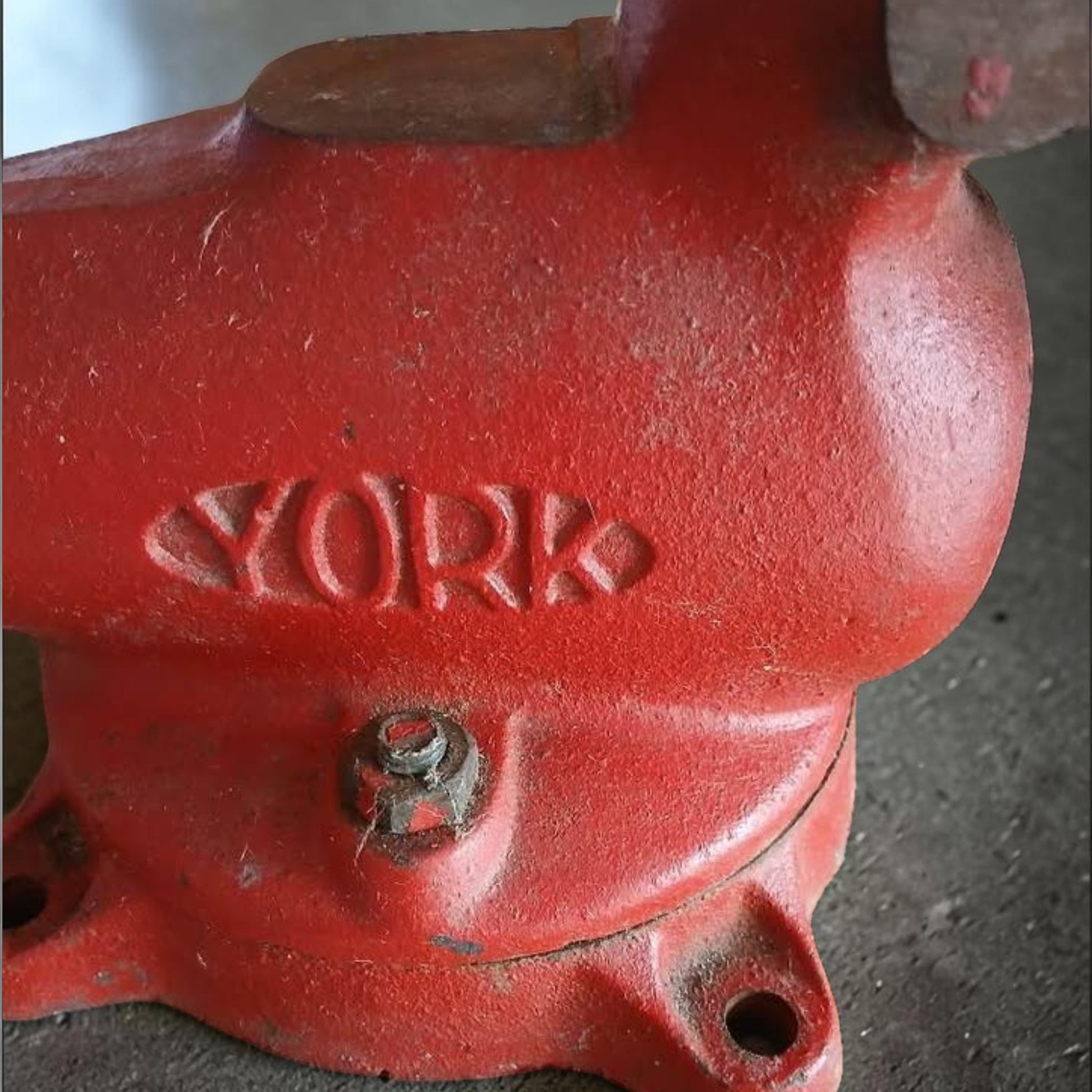 Vintage York 100 Bullet Vise with 4-inch jaws and swivel base in excellent condition.
