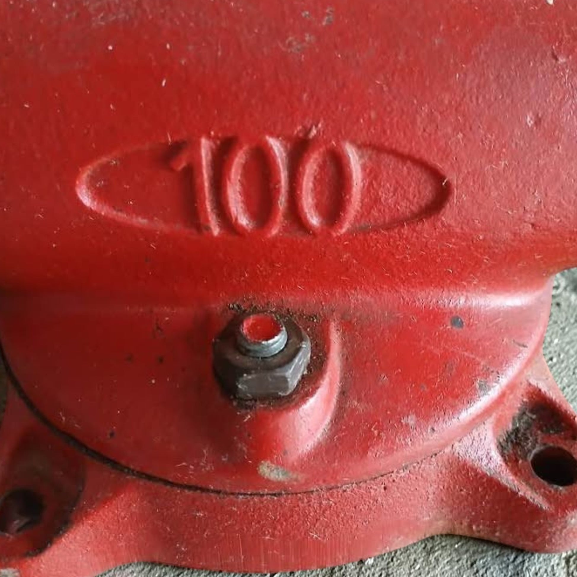 Vintage York 100 Bullet Vise with 4-inch jaws and swivel base in excellent condition.
