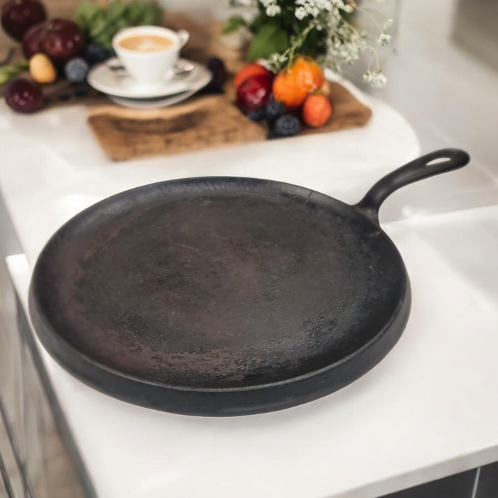 Wagner 9, 1109, Cast Iron Griddle with Stylized Logo Vintage Cookware