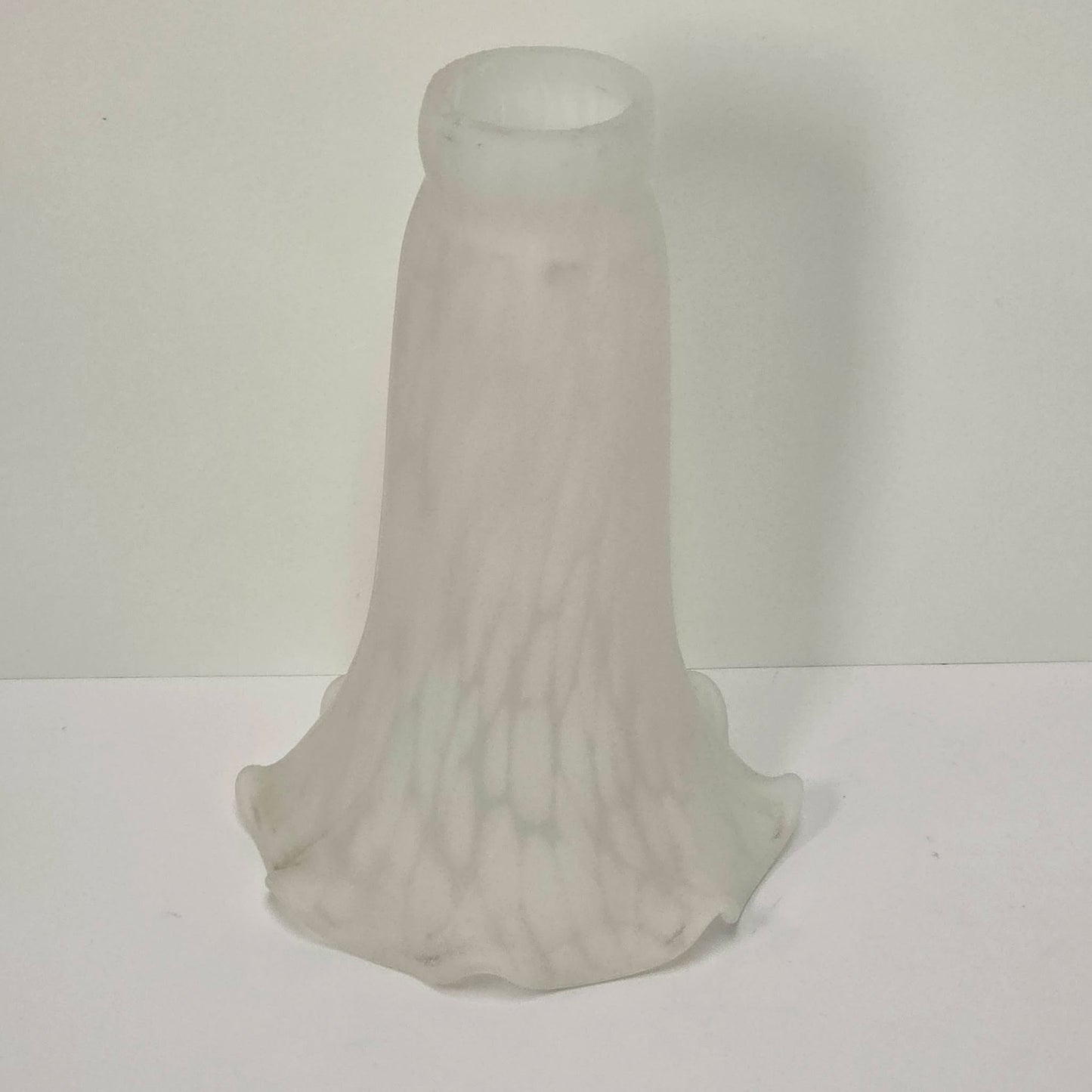 Vintage Tulip-Shaped Mottled White Glass Lampshade Ruffled Edge 6-Inch Tall