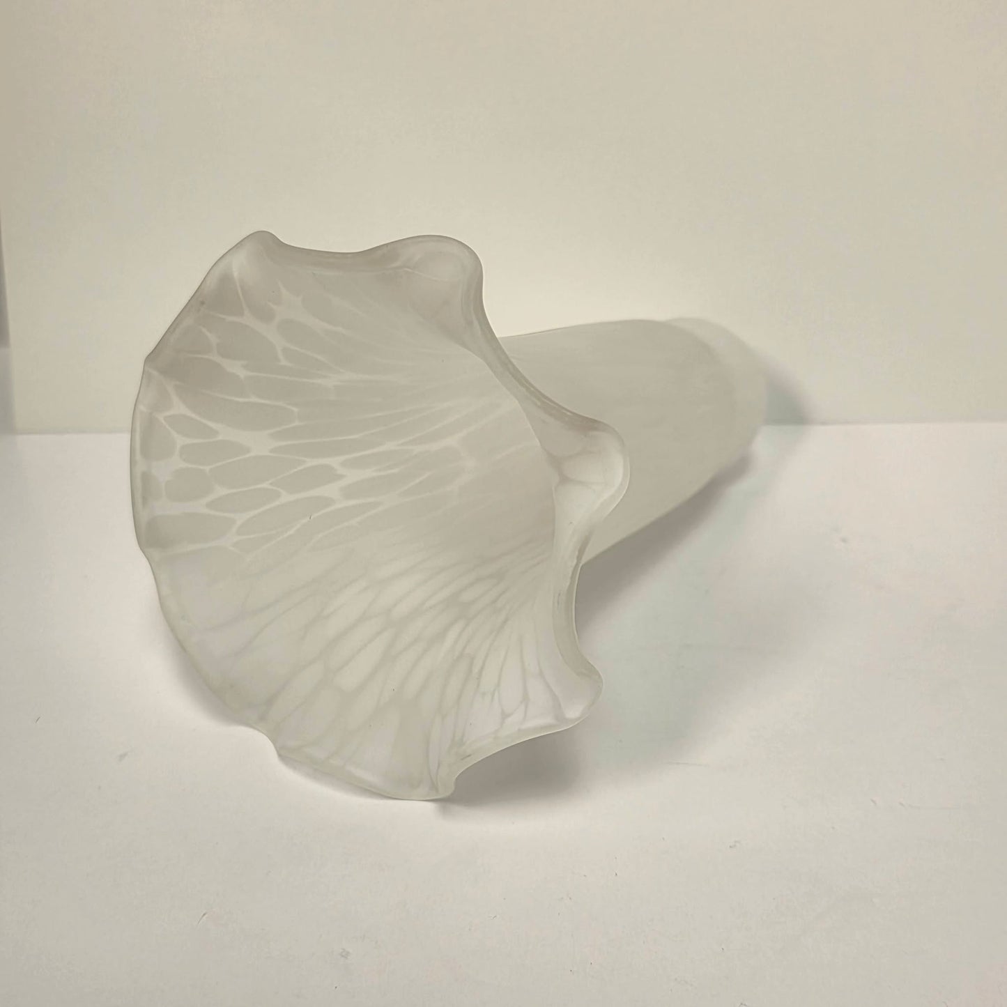 Vintage Tulip-Shaped Mottled White Glass Lampshade Ruffled Edge 6-Inch Tall