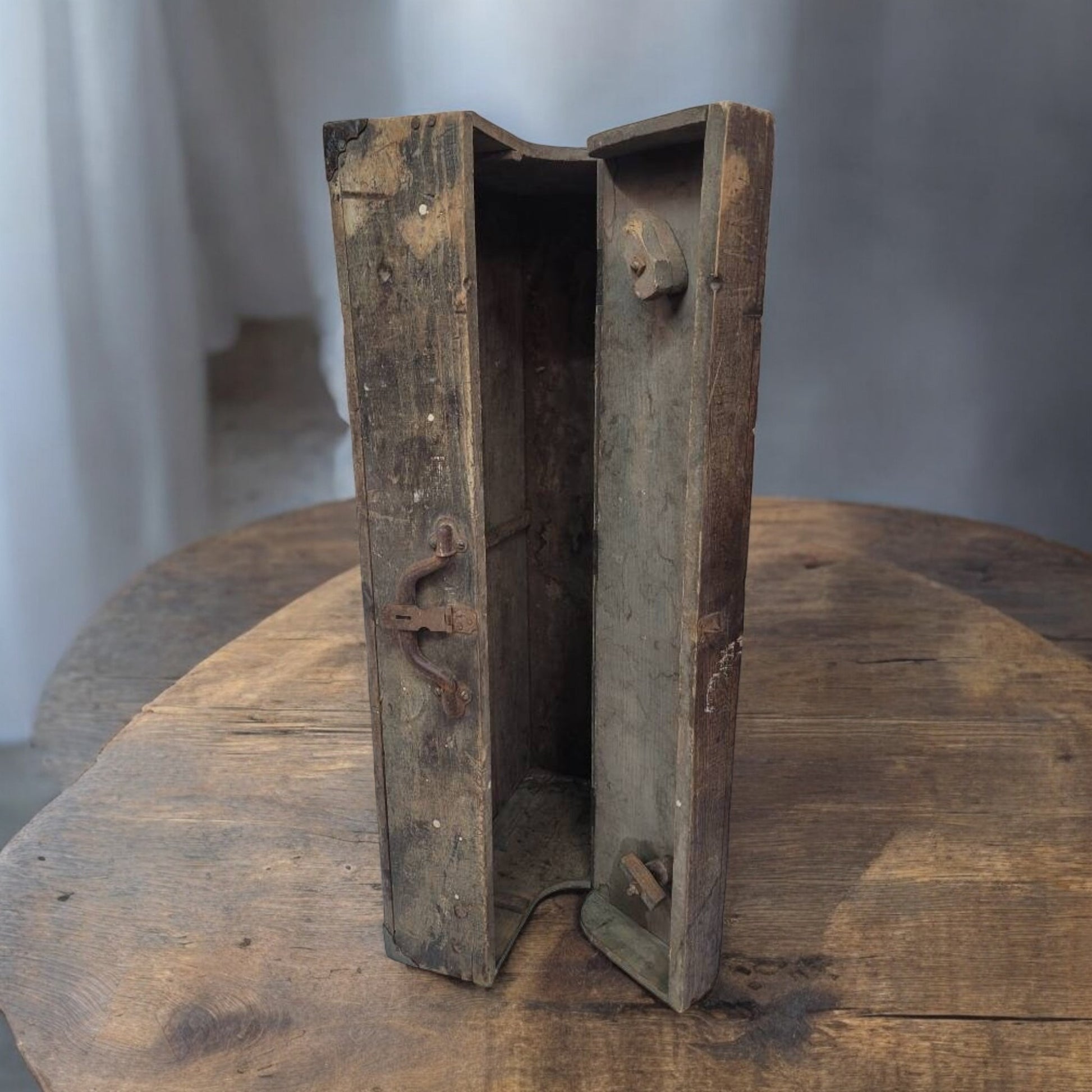 Antique Wooden Tool Box Builder And Undertaker