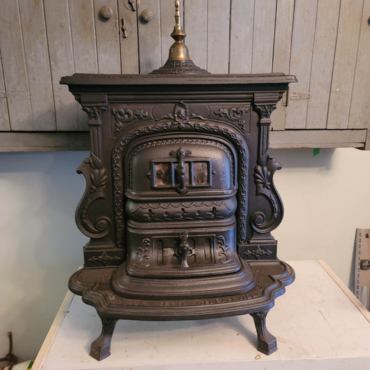 RARE!! VINTAGE FREESTANDING POTBELLY FIREPLACE - WOOD BURNING OR