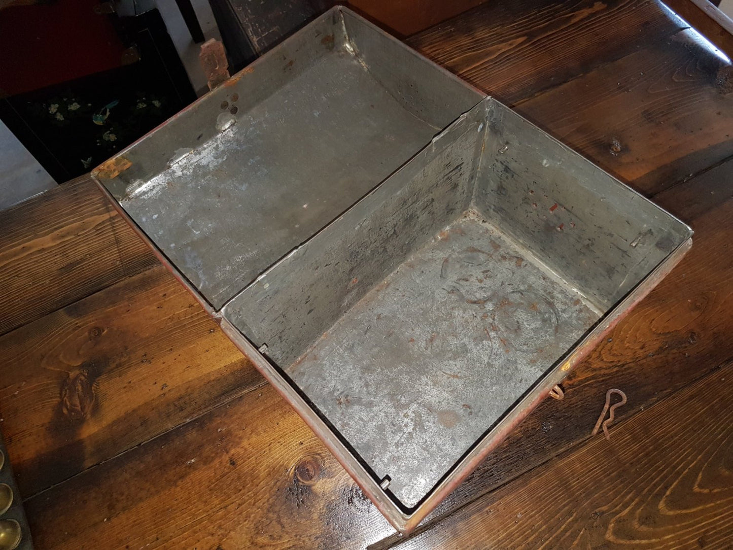 cnr lunch box antique