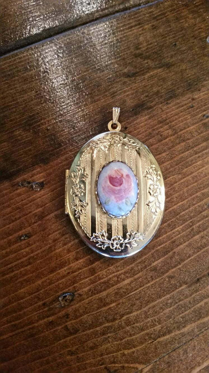 classic flower locket