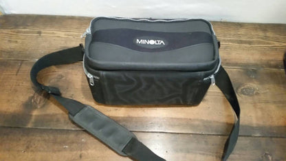 minolta maxxum stsi camera with bag