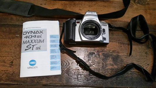 minolta maxxum stsi camera with bag