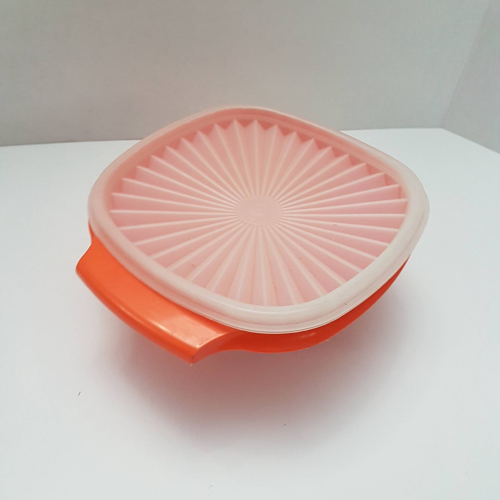 tupperware orange harvest bowl with servalier lid