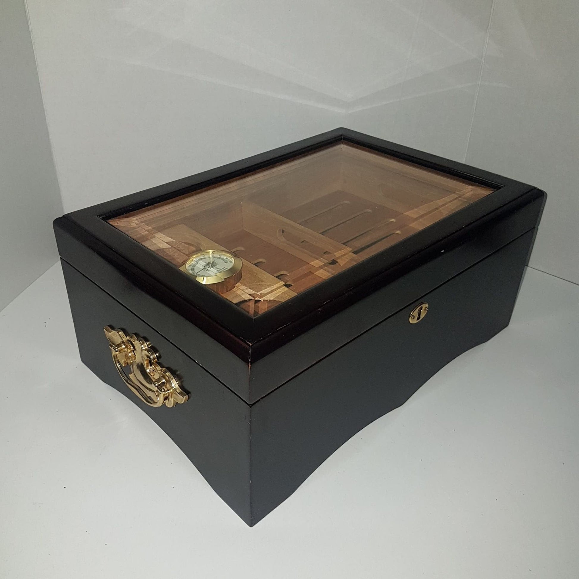 humidor cedar cigar box bevelled glass top