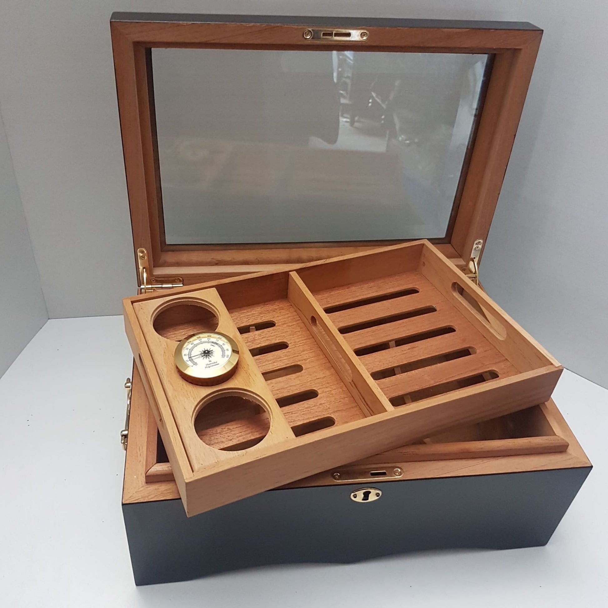 humidor cedar cigar box bevelled glass top