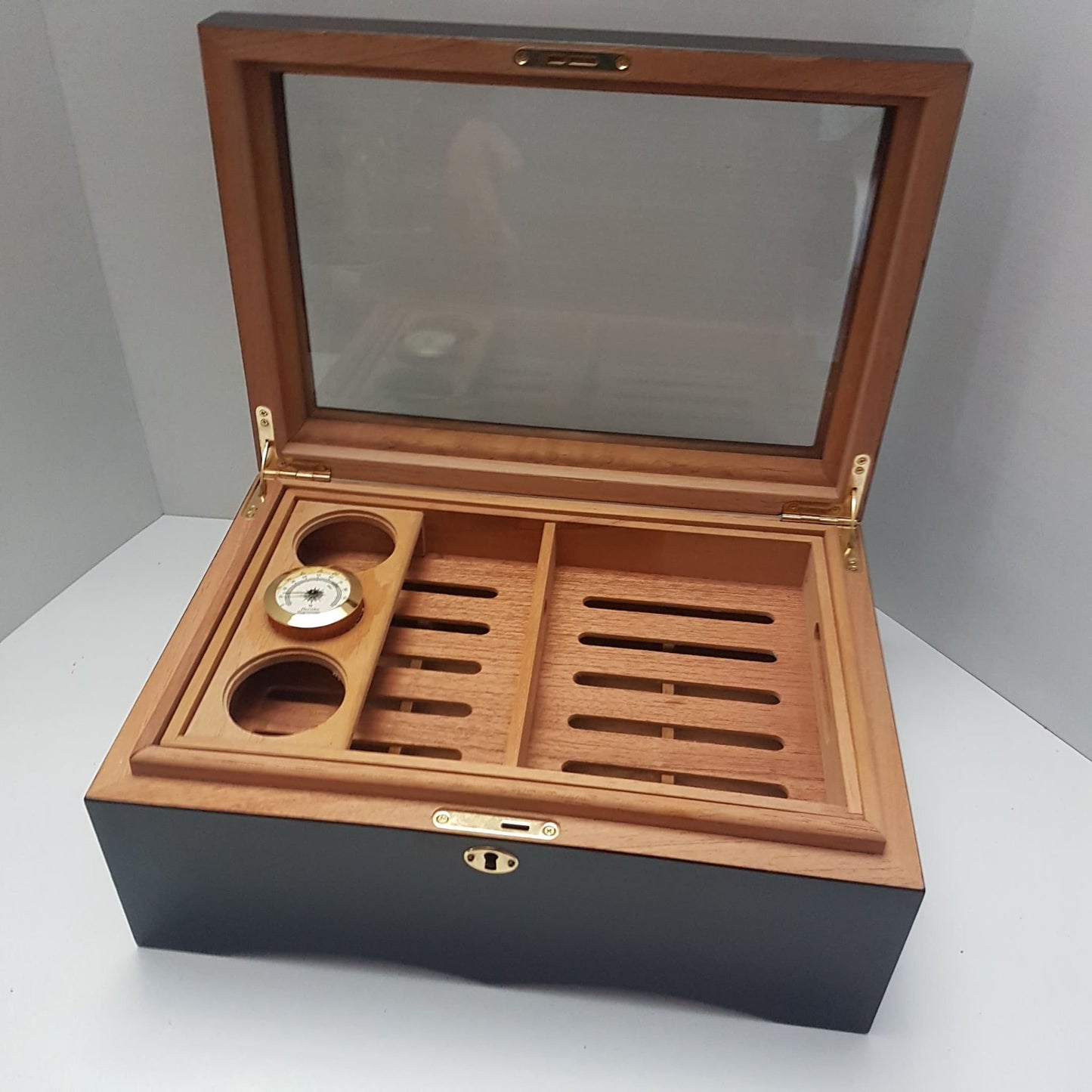 humidor cedar cigar box bevelled glass top