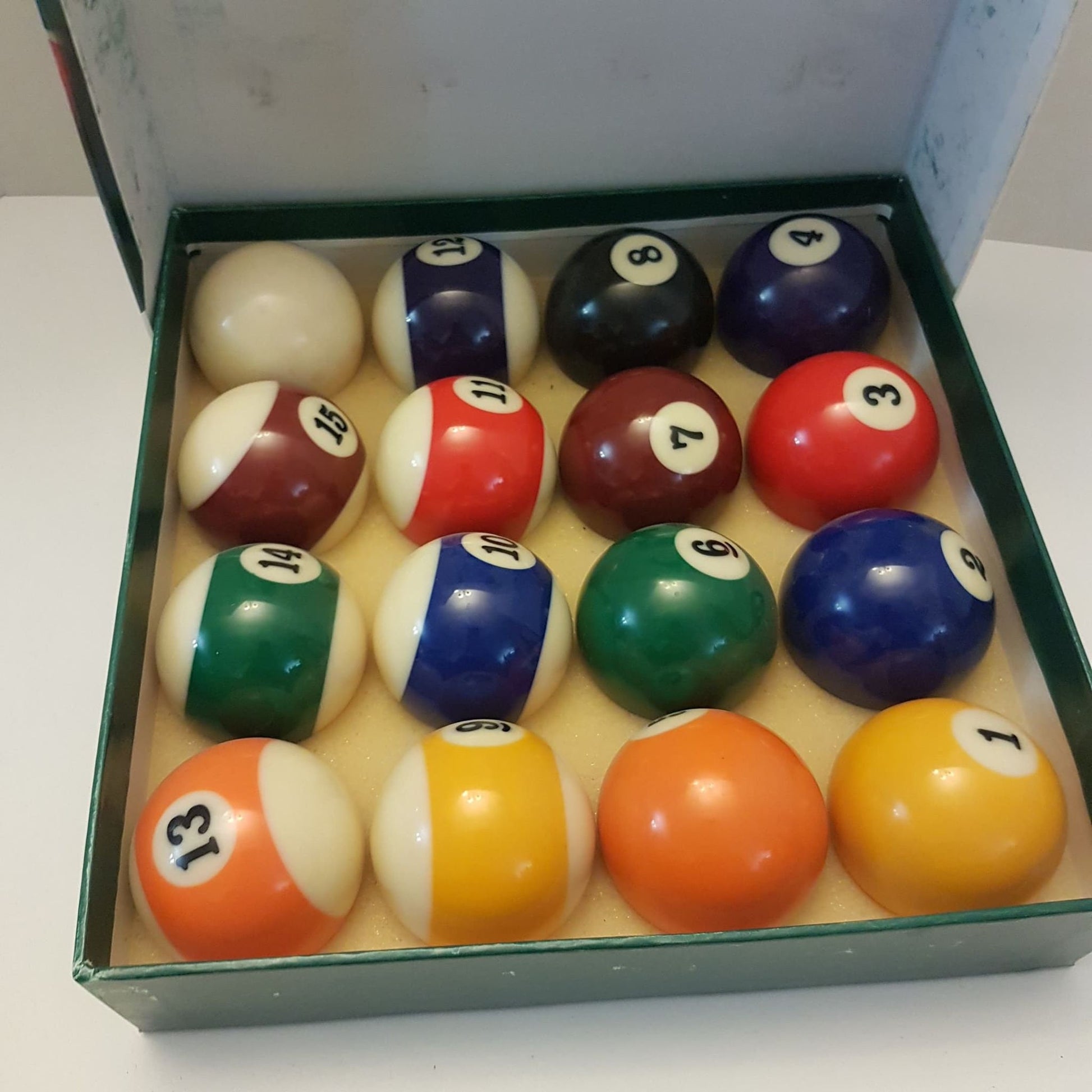 billiard balls 2-1/4 " professional phenolite