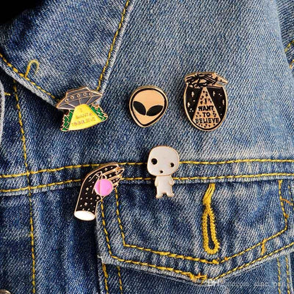 bull schlitz malt liquor/ lapel pin