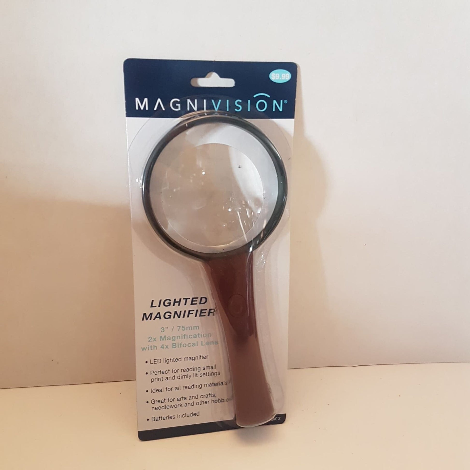 lighted magnifying glass 2x with 4 x bifocal lens