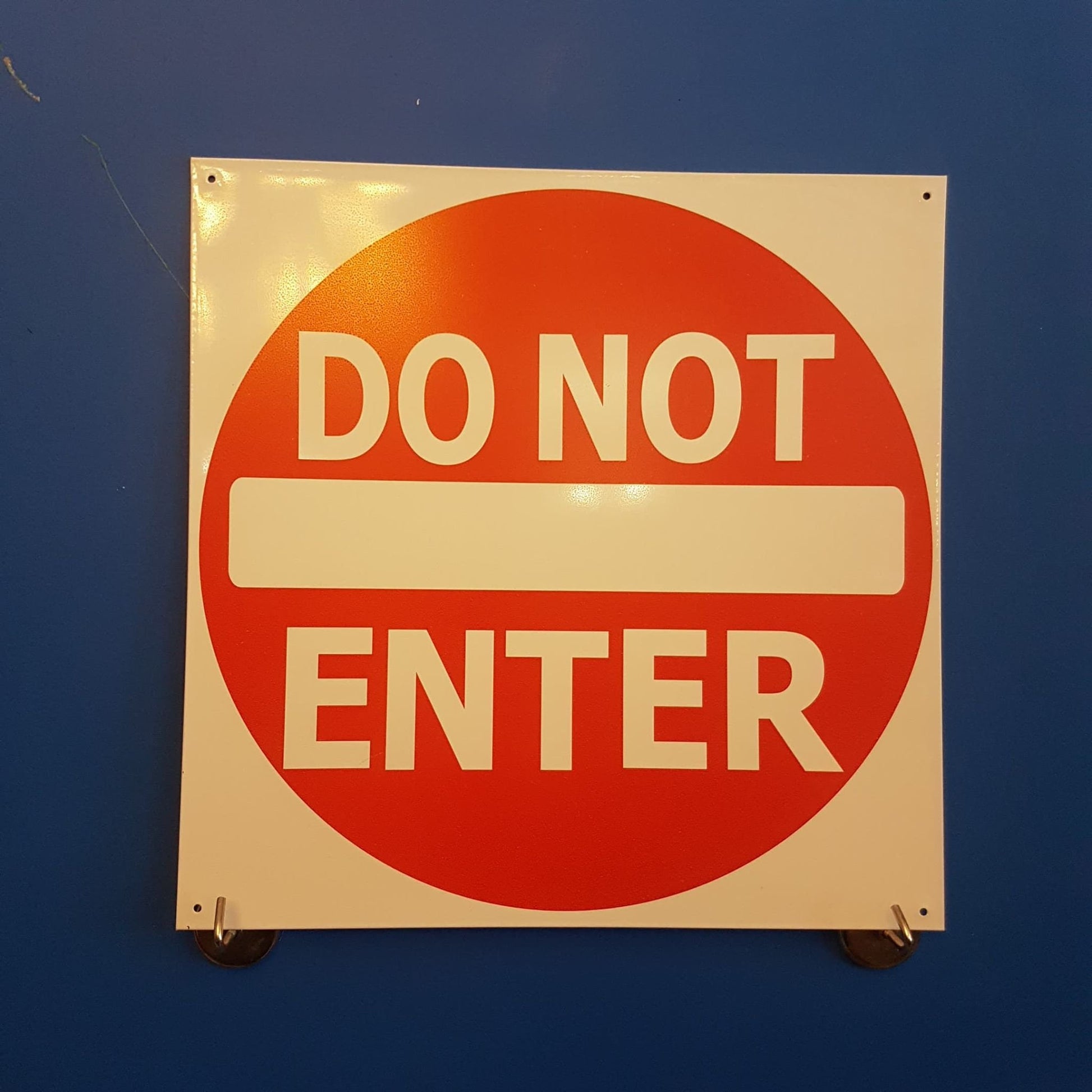 tin do not enter sign