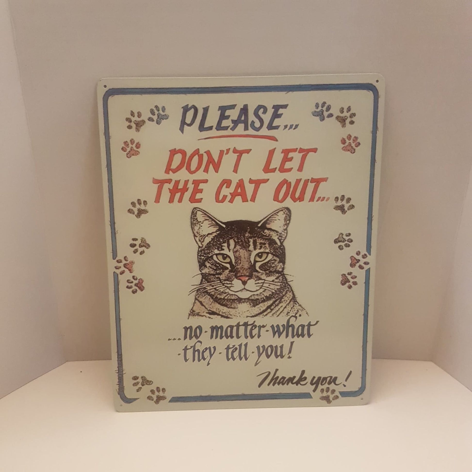 really cute tin cat sign