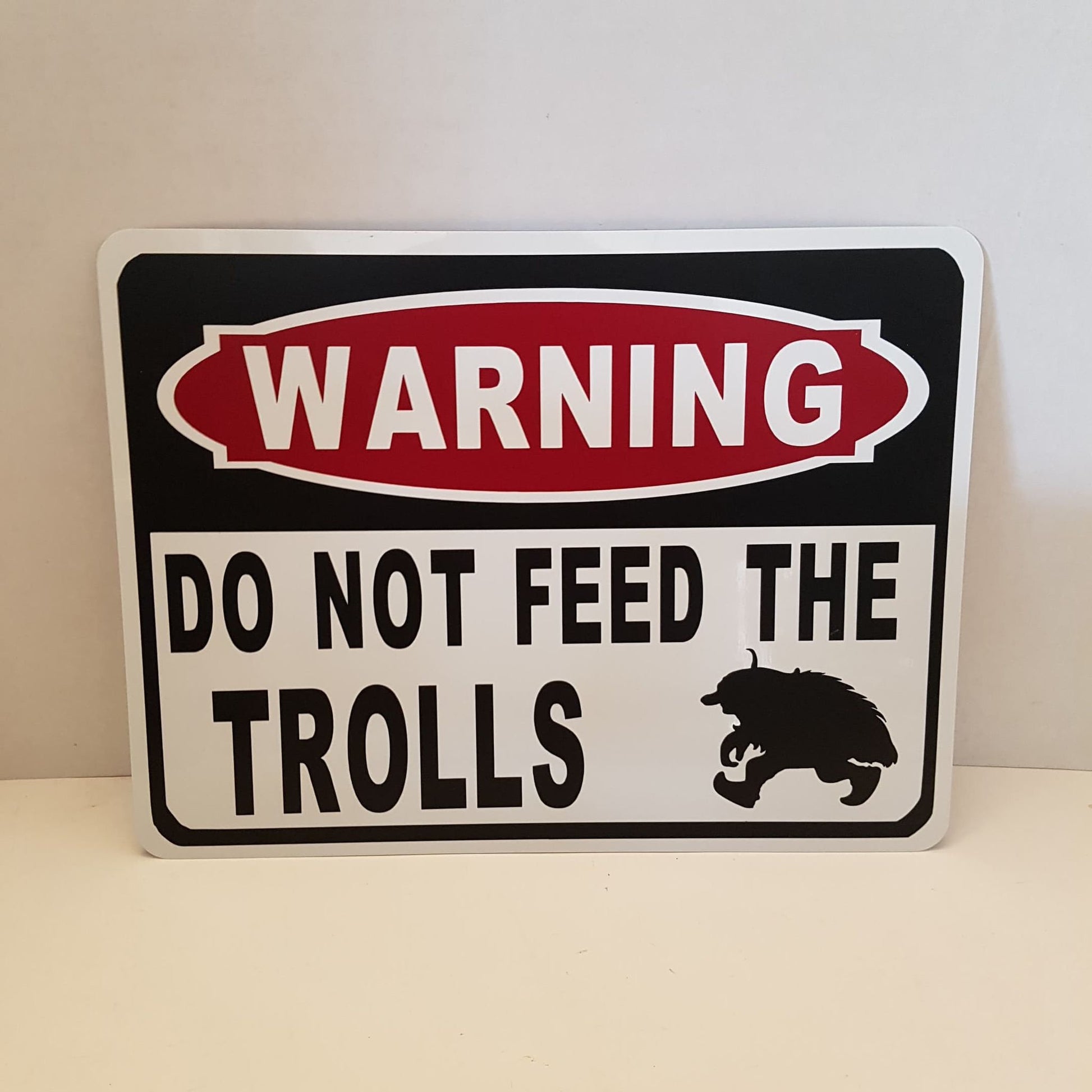 warning sign  do not feed the trolls internet sign