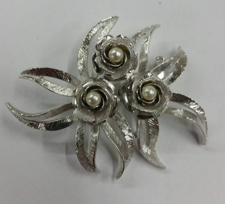 faux pearl silver rose brooch