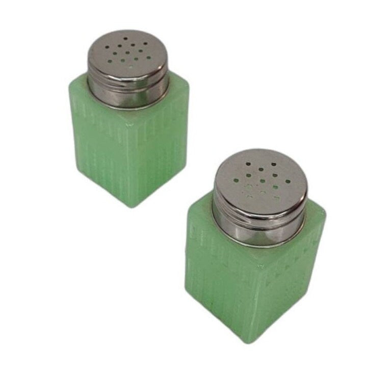 jadeite salt and pepper shaker set vintage kitchenware
